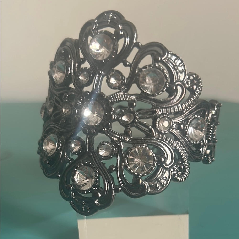 Ornate Filigree Rhinestone Encrusted Hinged Cuff Vintage Inspired Bracelet - Picture 5 of 9
